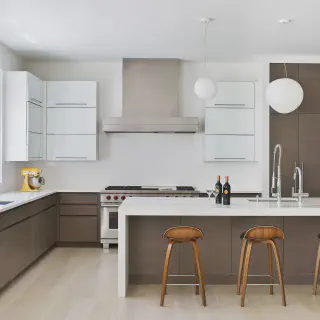 /img/11730-kitchen-with-plants.webp