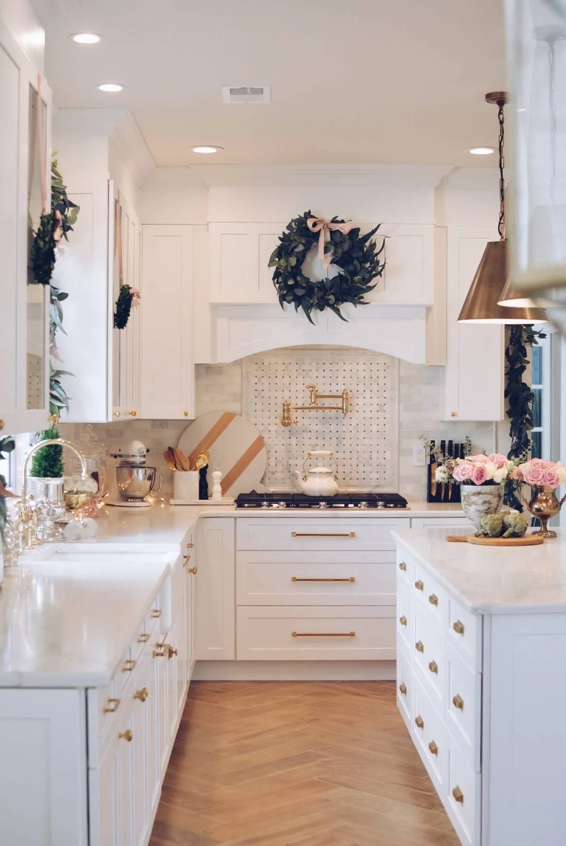 11731 gold and cream kitchen