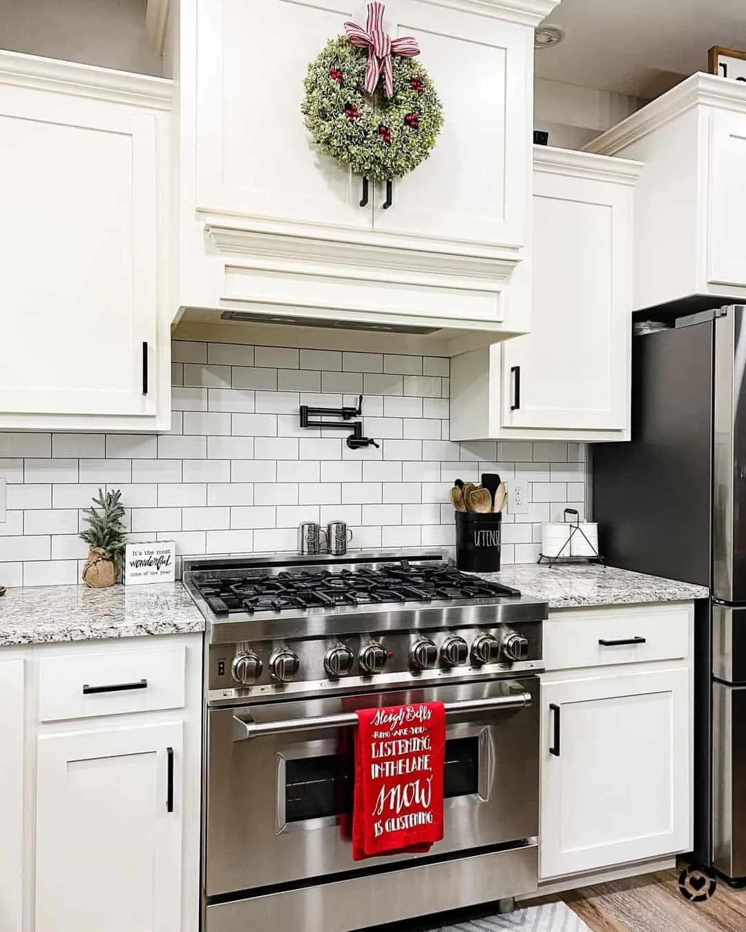 11743 green textiles rustic kitchen