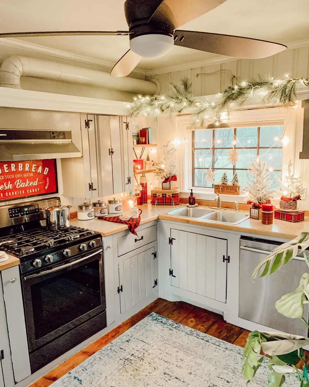 /img/11743-rustic-green-kitchen-design.webp