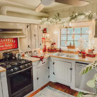/img/11743-rustic-green-kitchen-design.webp