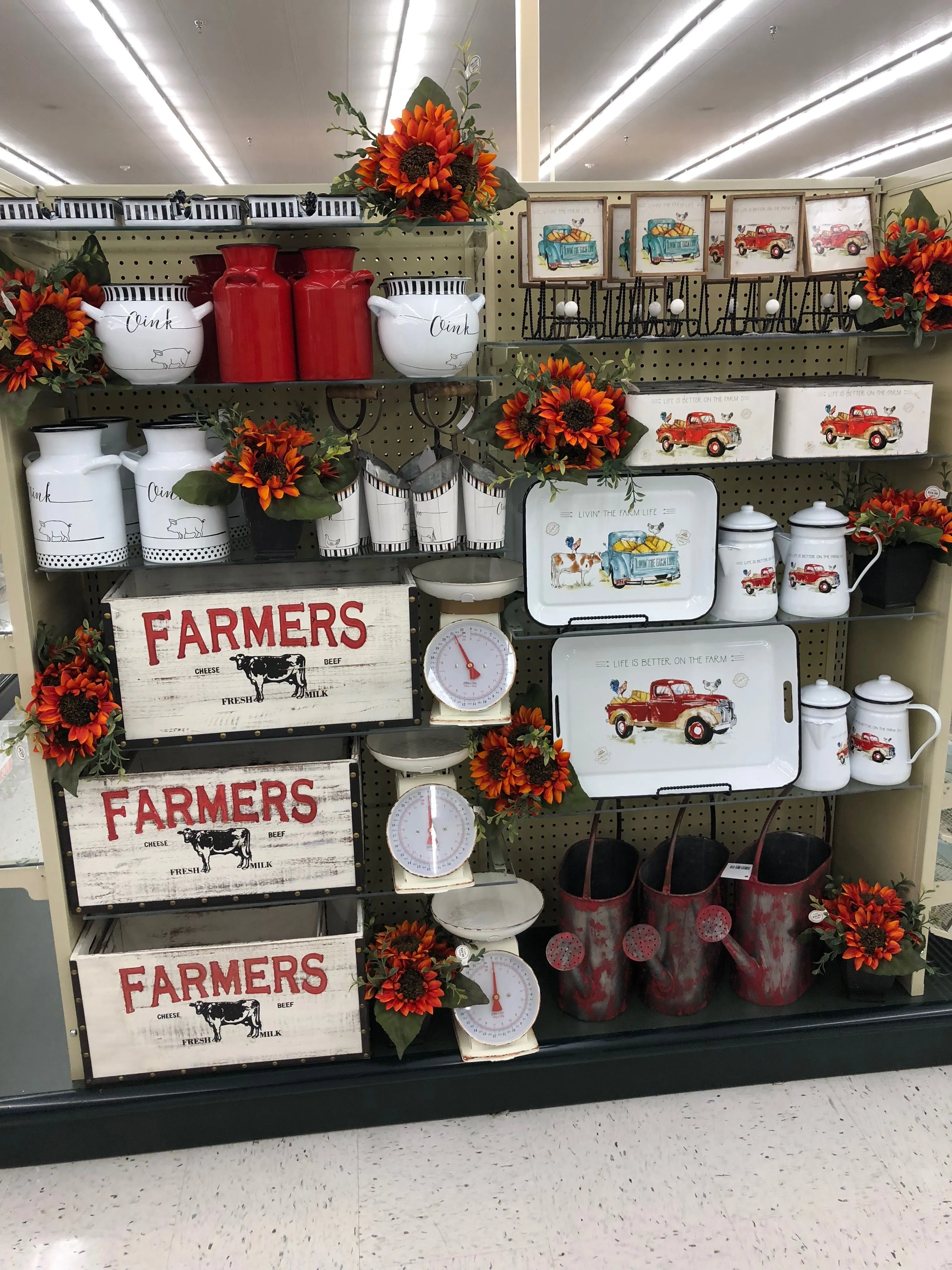 11748 red farmhouse elements