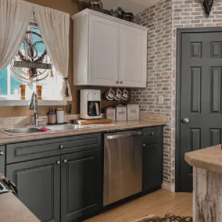 /img/11776-rustic-kitchen-organization.webp