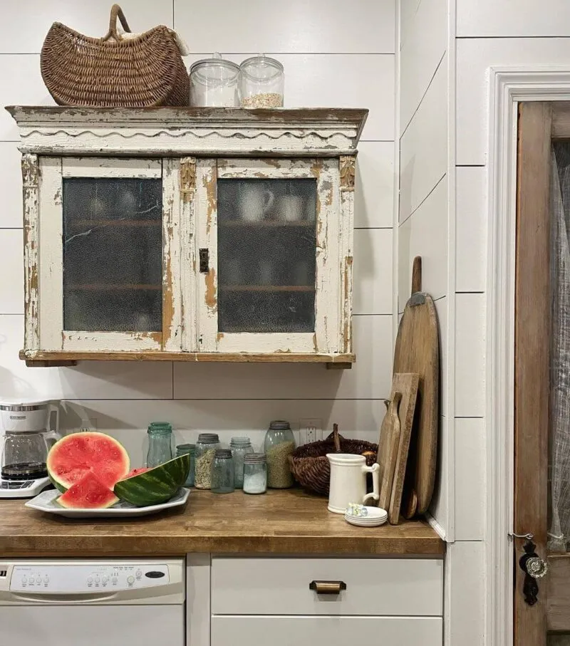 /img/11782-primitive-kitchen-sale.webp