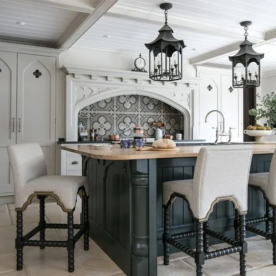 /img/11807-gothic-kitchen-decor-ideas-3.webp