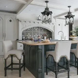 /img/11807-gothic-kitchen-decor-ideas-3.webp