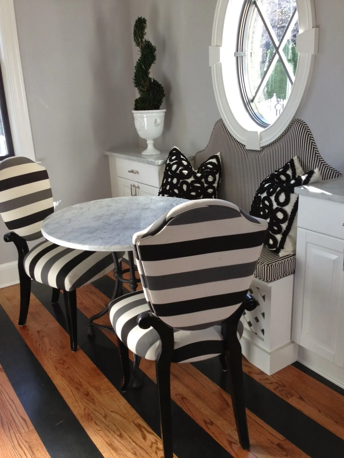 11823 bistro chairs kitchen decor 7