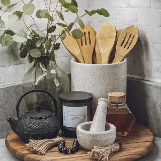 /img/11842-diy-kitchen-tray-styling.webp