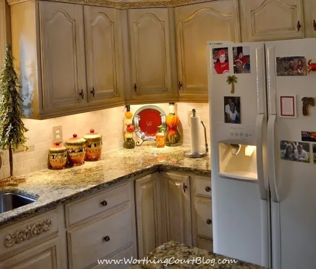 /img/11846-fresh-herbs-flowers-kitchen.webp
