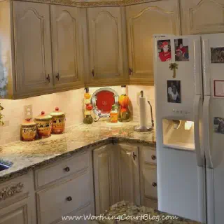 /img/11846-fresh-herbs-flowers-kitchen.webp