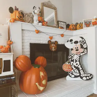 /img/11908-disney-halloween-kitchen-decor-7.webp