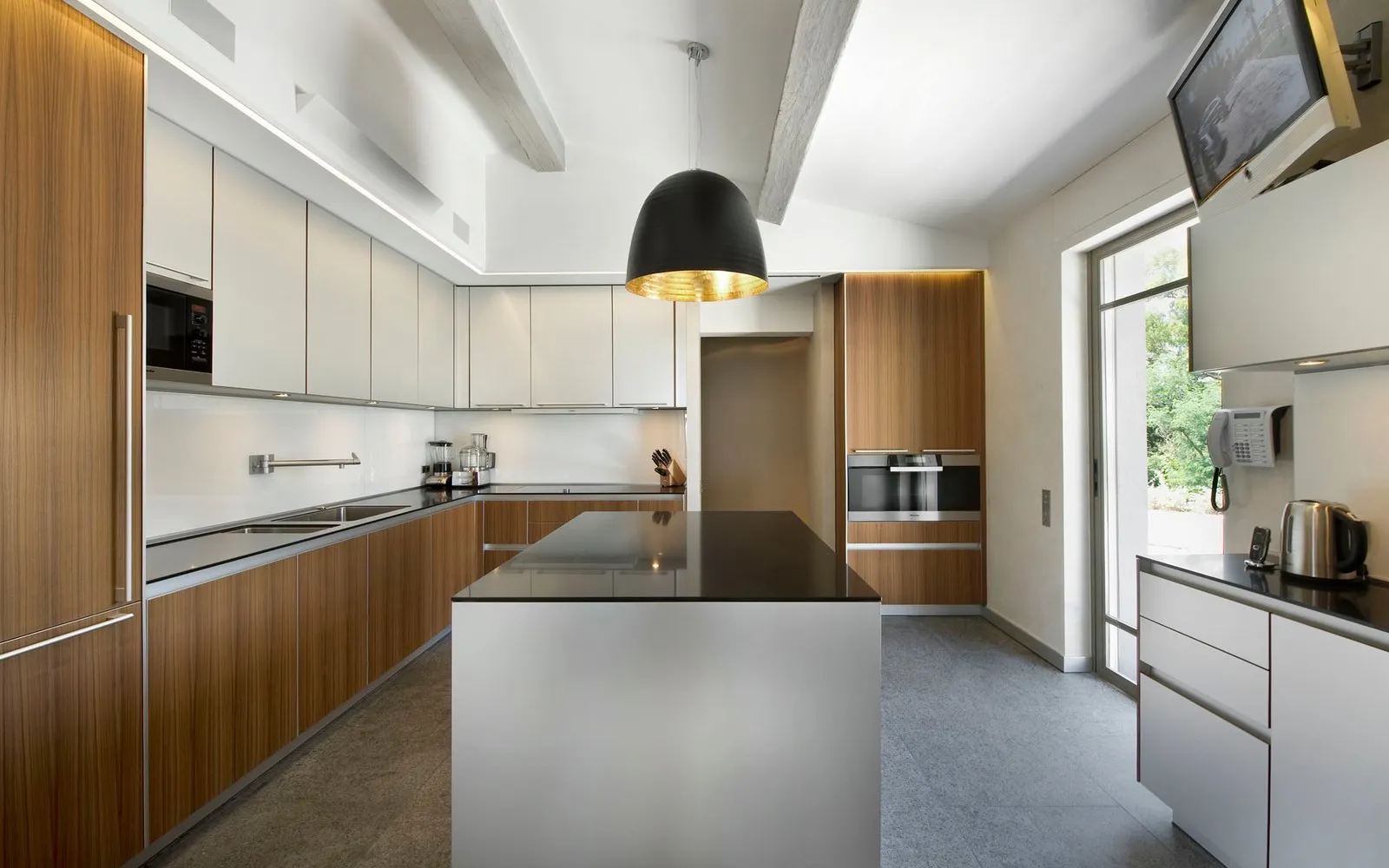 /img/11931-kitchen-plants.webp