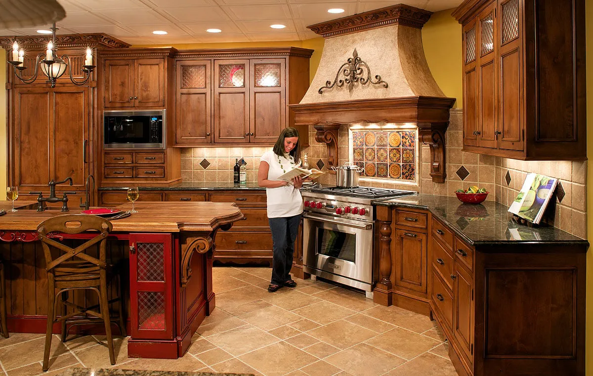 /img/11939-tuscan-kitchen-layout.webp