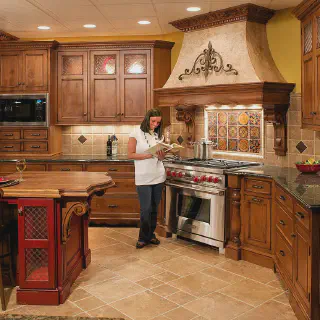 /img/11939-tuscan-kitchen-layout.webp