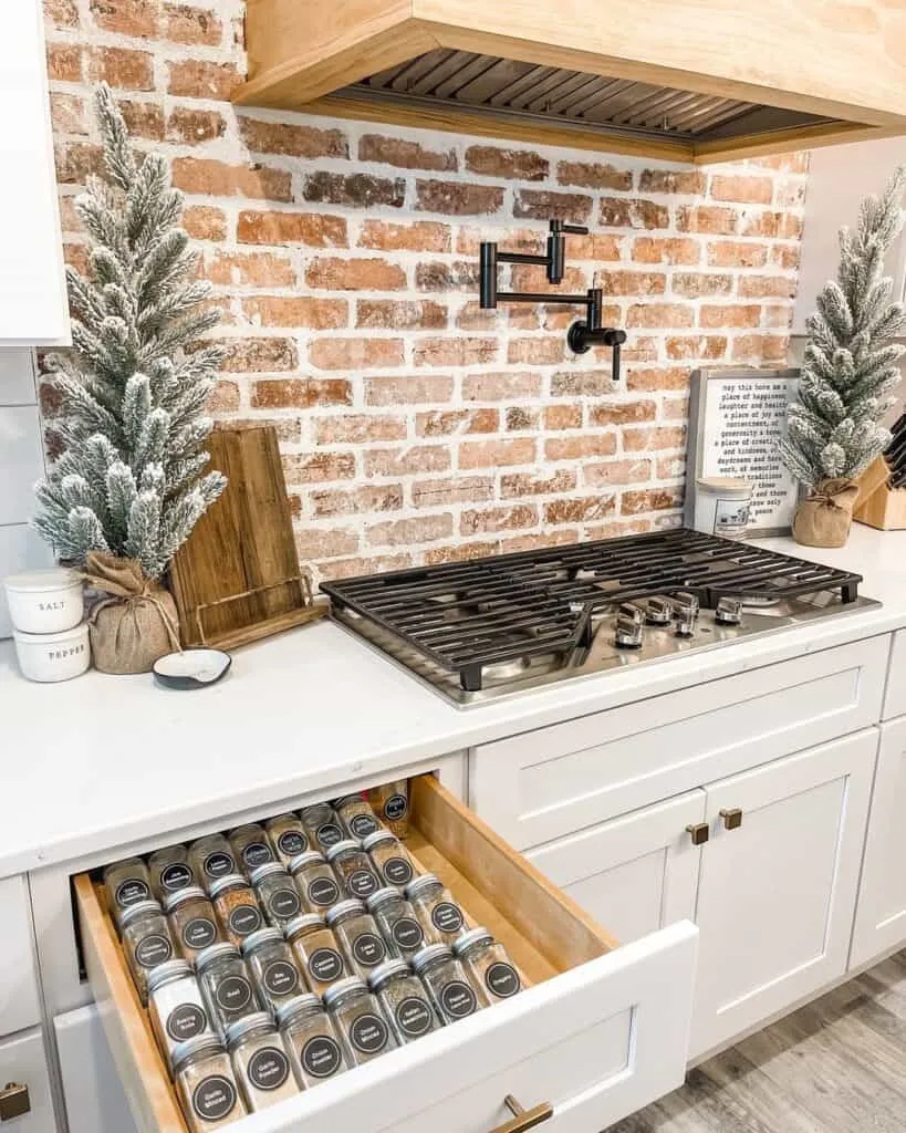11952 rustic kitchen exposed beams