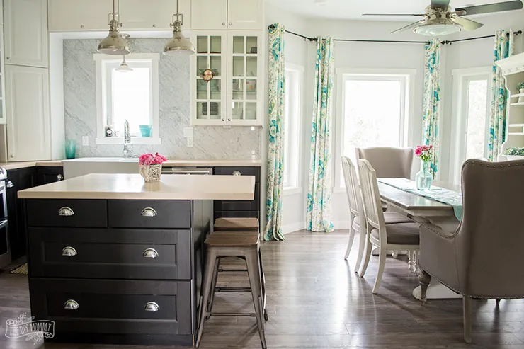 /img/11958-summer-kitchen-decor-8.webp